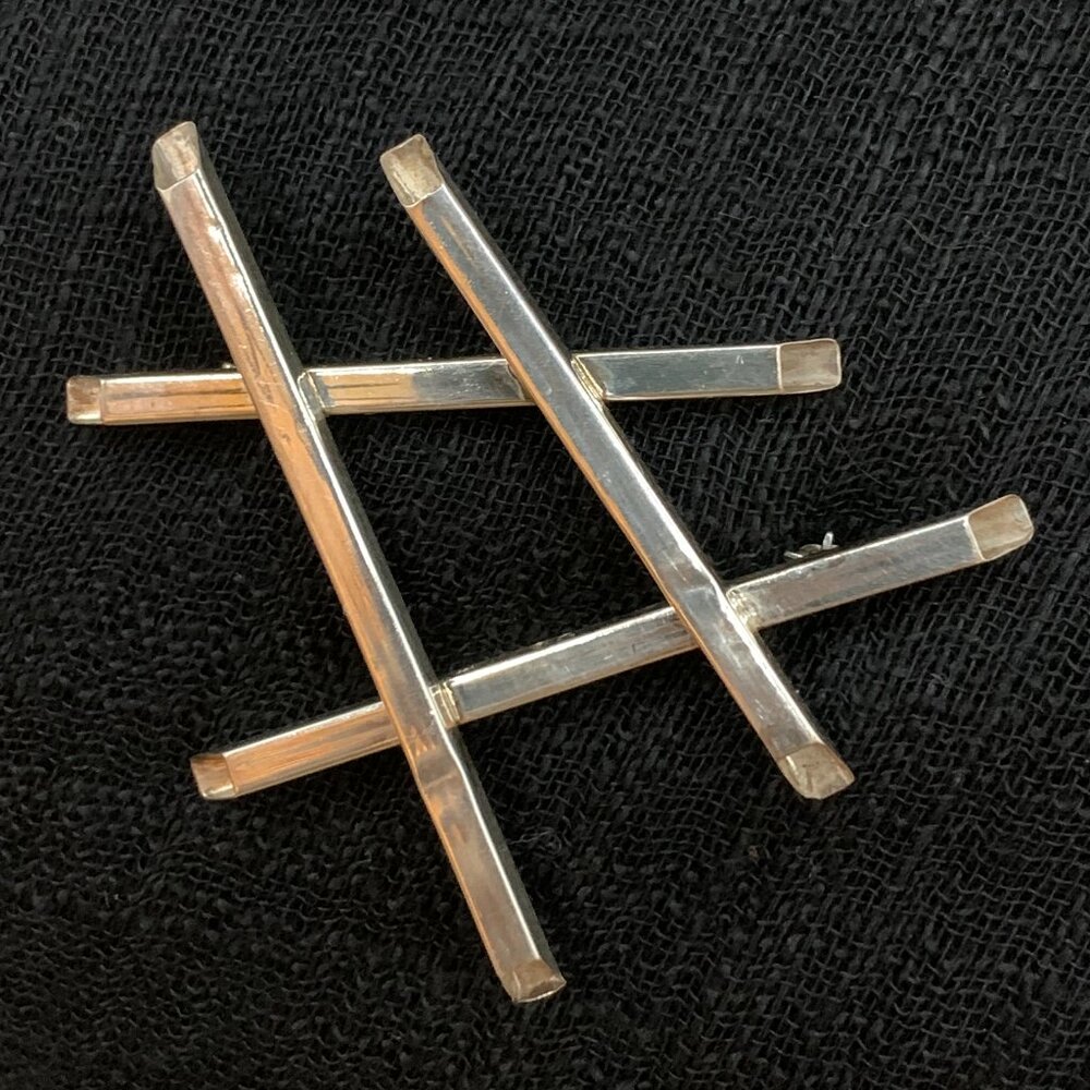 Modernist Industrial Abstract Criss Cross Hashtag Sterling Silver Brooch J580